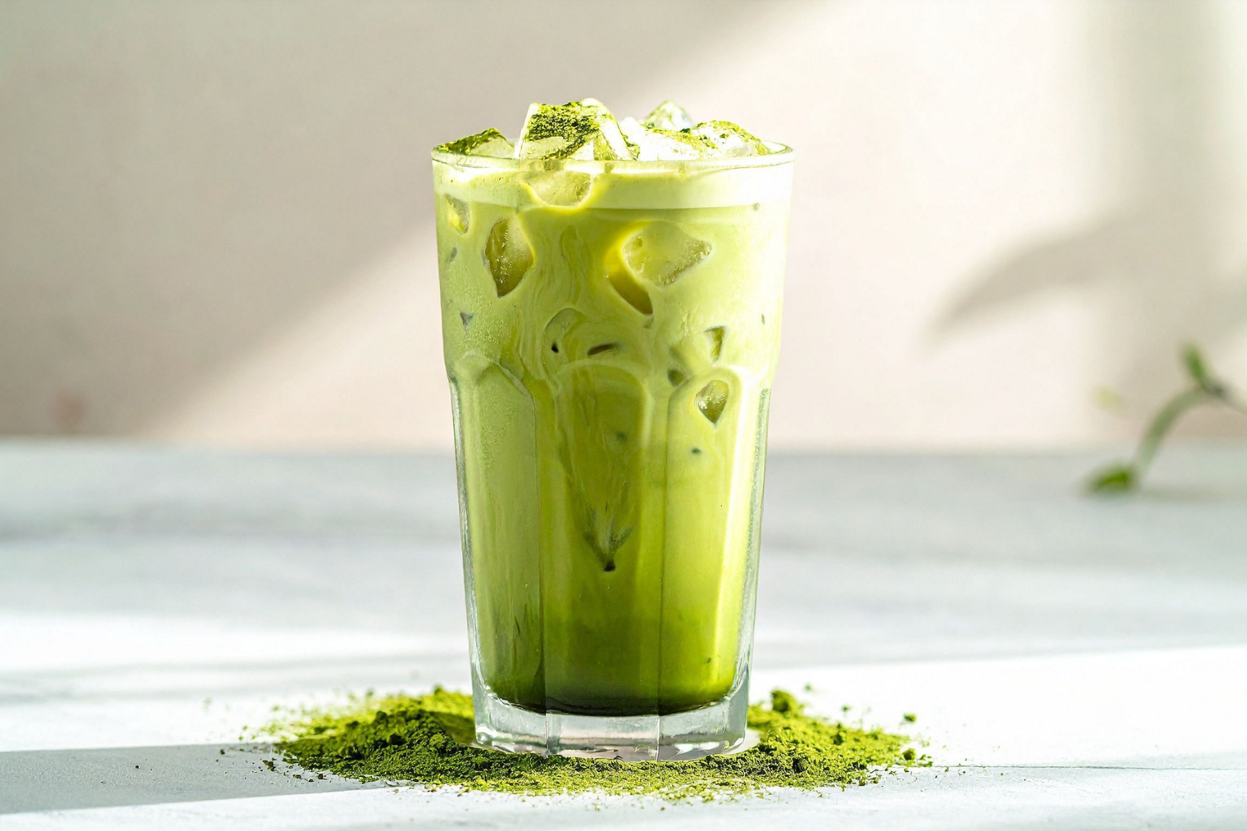 Bisakah Kita Minum Terlalu Banyak Matcha? Pahami Batas Aman Si Superdrink Hijau Ini