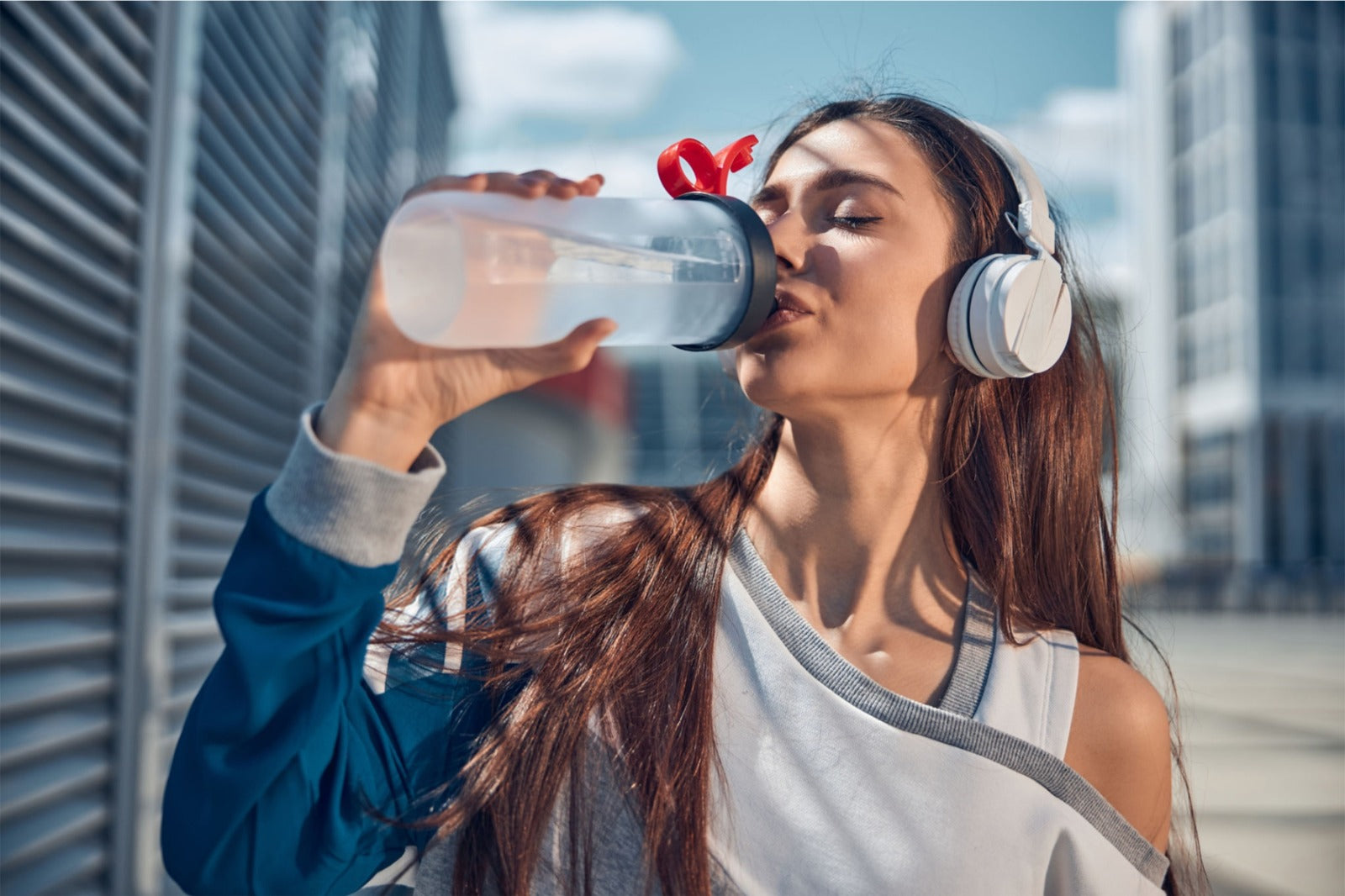 Pentingnya Minum Air Putih Untuk Melancarkan Siklus Menstruasi