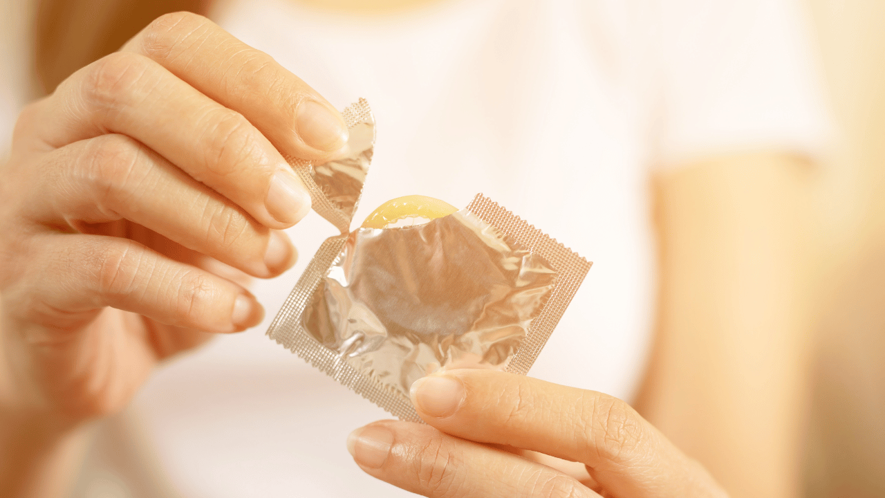7 Ciri-Ciri dan Penyebab Kondom Bocor
